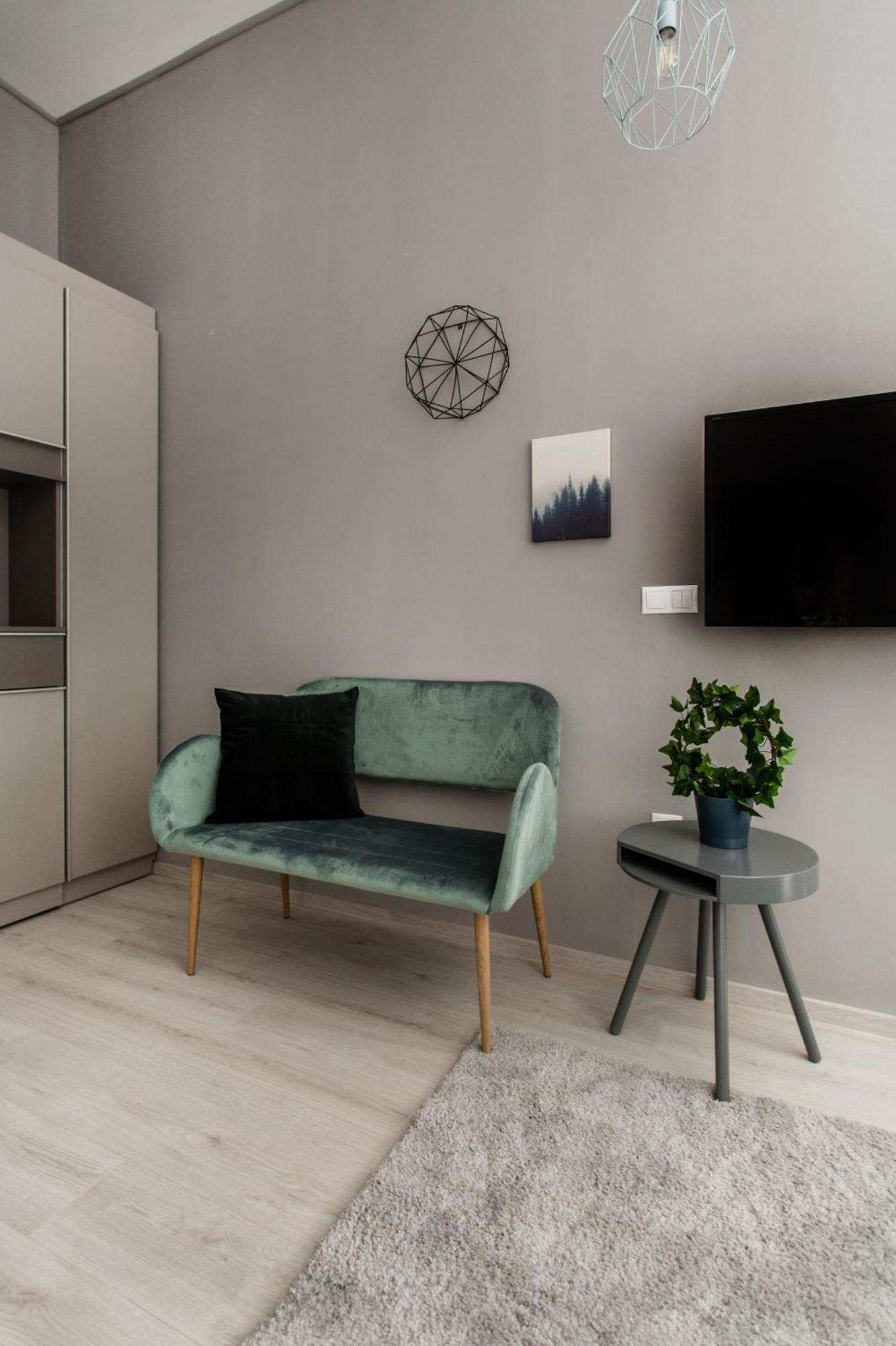 Elegant Duplex Near City Greenery — Photos 3
